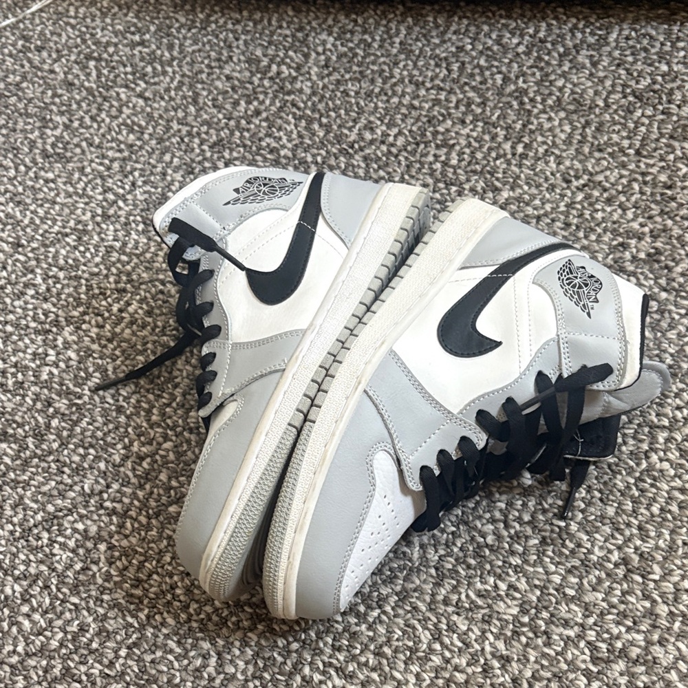 Air Jordan 1 Mid Light Smoke Grey - Picture 5 of 6
